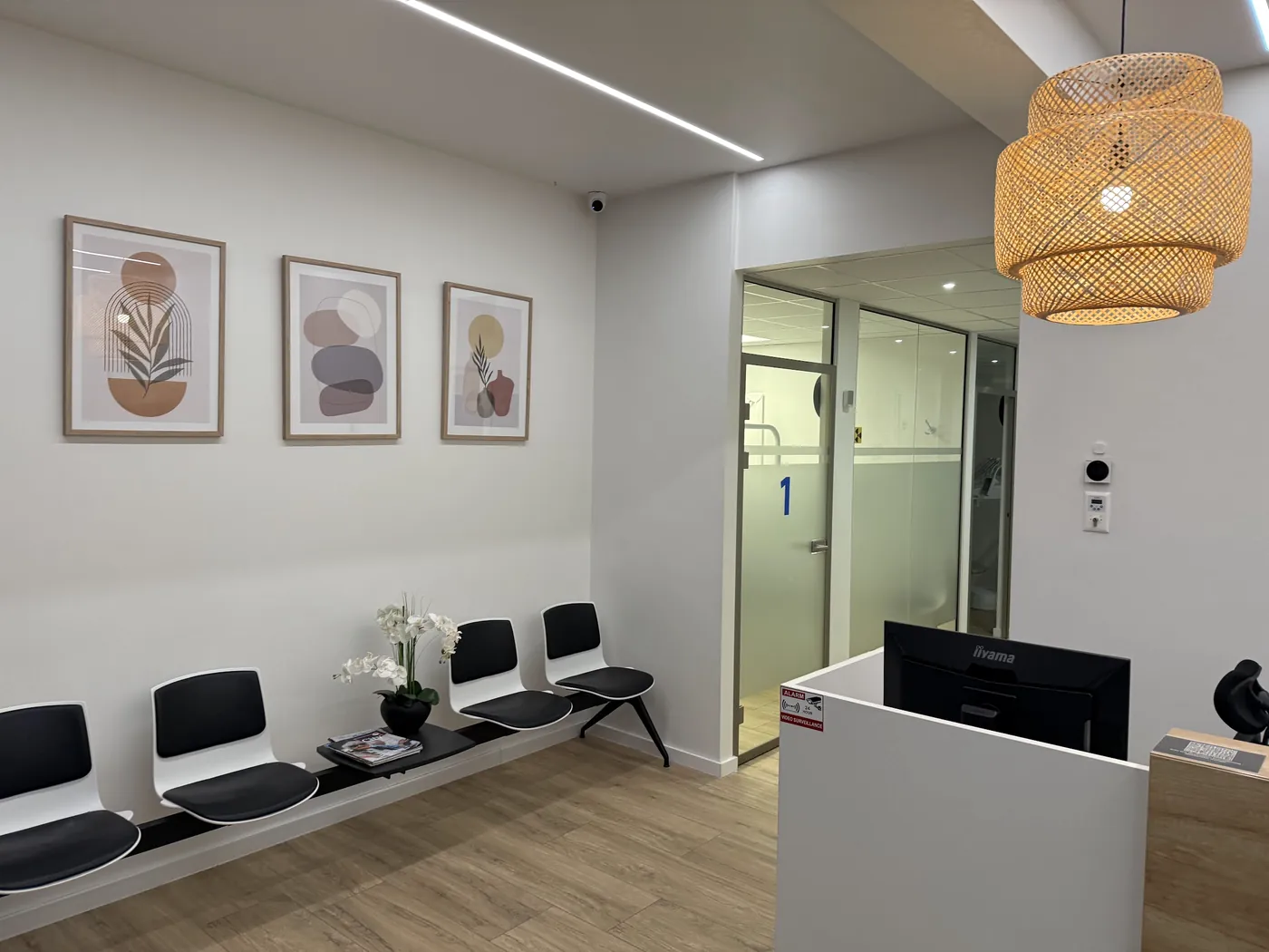 Waiting room at the Dentalplus dental practice in Luxembourg-Bonnevoie